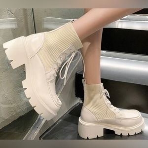Source Unknown Cream Lace-Up Ankle Boots